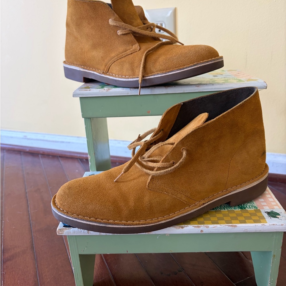 Clarks Men's Suede Chukka Boots in Cognac